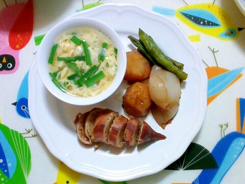 イカ飯煮物、ニラたまスープのプレート